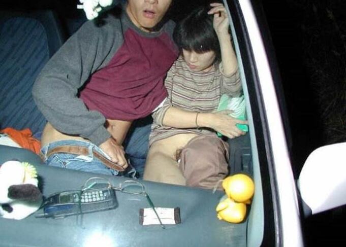 再講一下我閨蜜遇到的事情吧（也是暴力侵犯了被人...）我閨蜜在外地念大學，大一進學生會的時候有一個學長追她