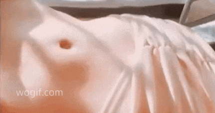 女生一步到胃真實GIF動圖,肚子鼓起來了